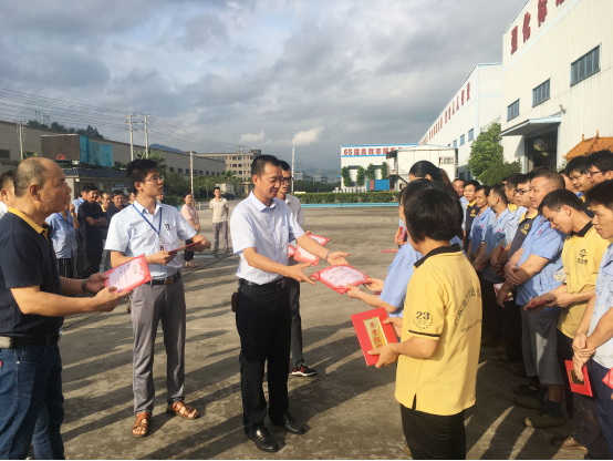 與優(yōu)秀為伍，方能出類拔萃 ——2018年上半年南方鋁業(yè)優(yōu)秀員工頒獎(jiǎng)大會(huì)圓滿結(jié)束